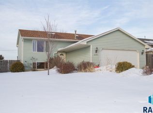 1400 E Old Hickory Pl, Sioux Falls, SD 57104