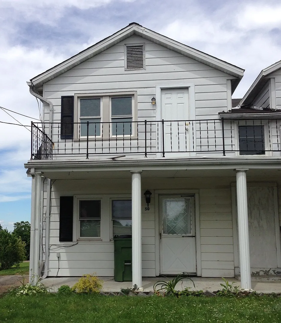 Spacious Semi-Detached Home — Photo 1