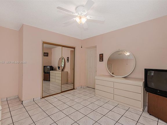 5th image of 292 W 39th Pl