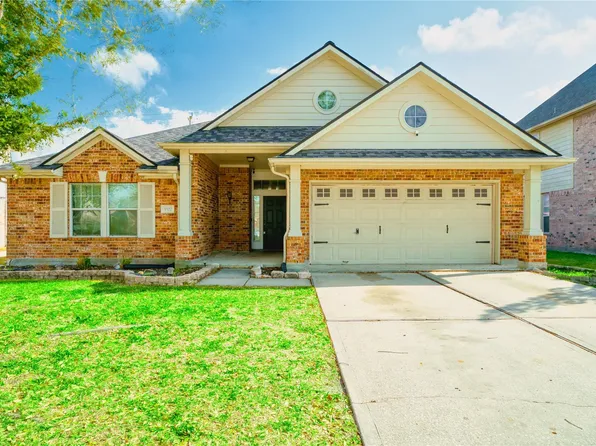 1527 Country Club Cove Dr, Baytown, TX 77521