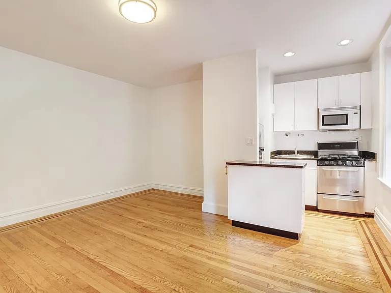 26 Grove St #5G — Photo 2