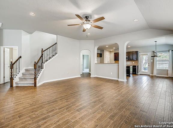 4th image of 25123 Buttermilk Ln