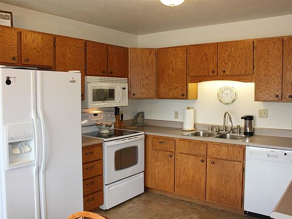 3rd image of 807 Pattee Creek Dr APT A