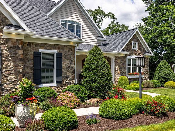 3rd image of 761 Springhouse Dr