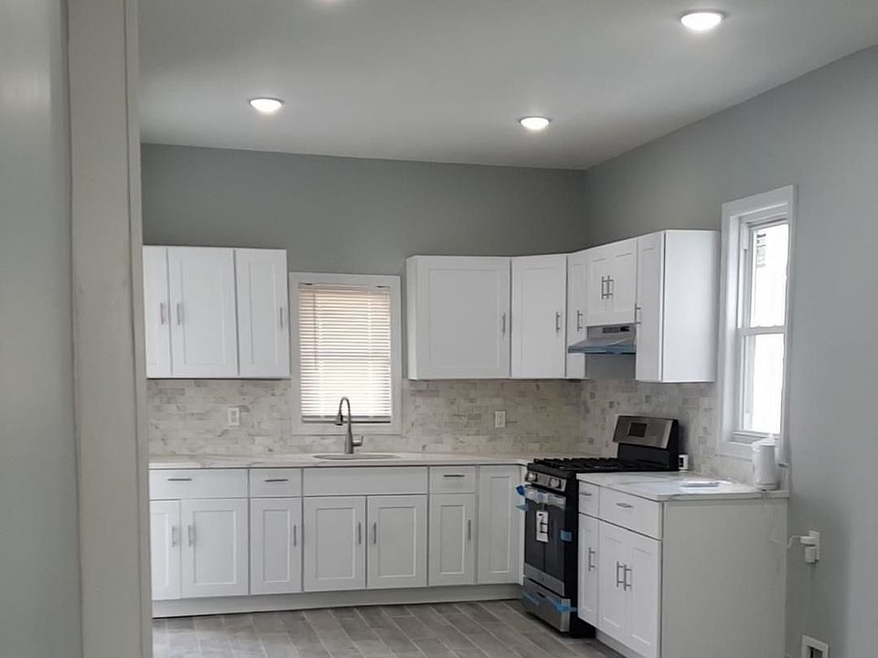 2nd image of 682-684 E 18th St #1