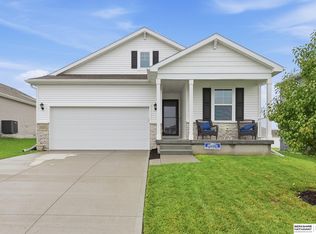 11615 Port Royal Dr, Papillion, NE 68046
