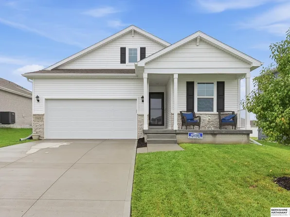 11615 Port Royal Dr, Papillion, NE 68046