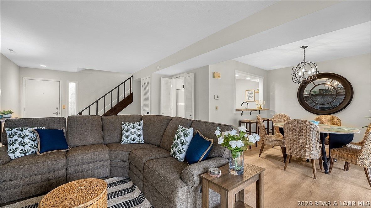 104 Canoe Ct