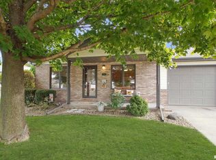 6 Royal Ct, Washington, IL 61571