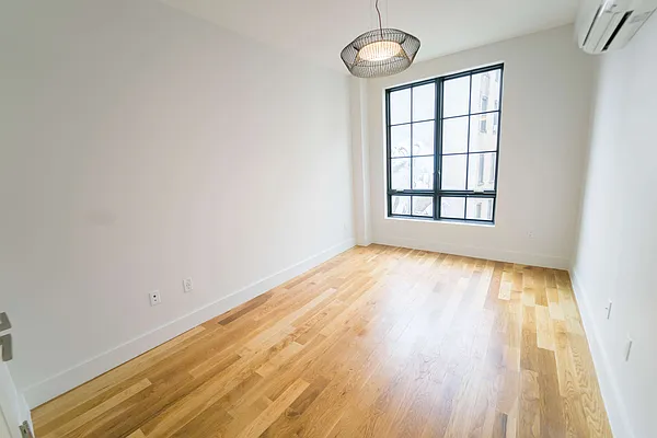 Rented by Manhattan Management LLC | media 25