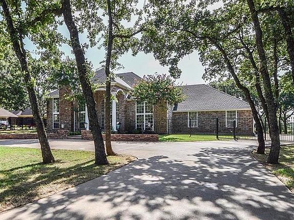 3rd image of 450 Canyon Oaks Dr
