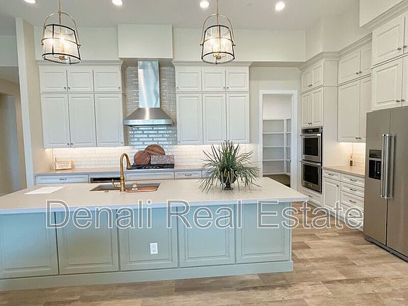 3rd image of 2660 E Longhorn Ct