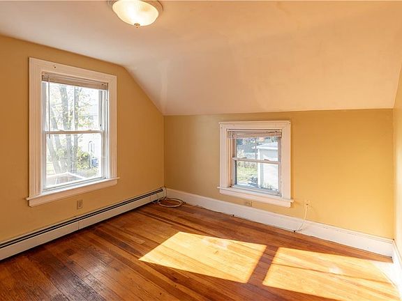 4th image of 308 Smith St
