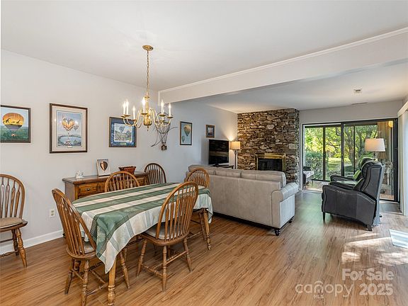 4th image of 2 Lakemoor Ln