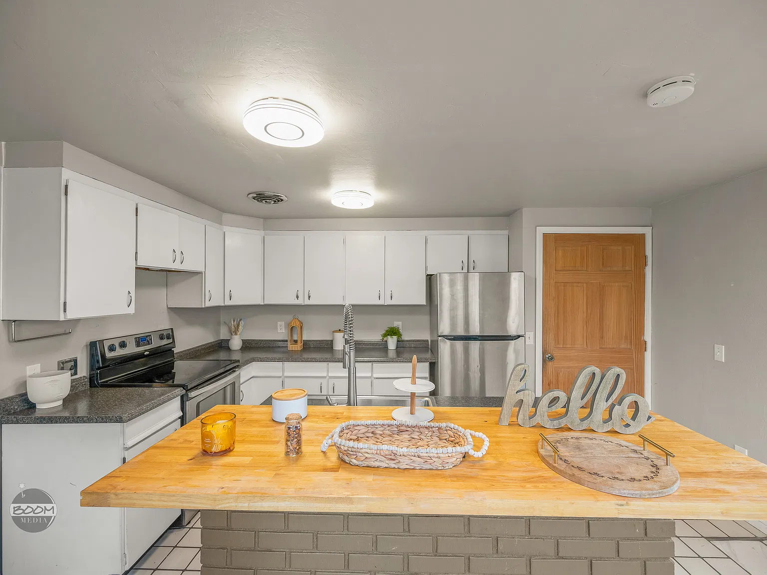 4 bed, 2000 sqft, $3,050 — Photo 3