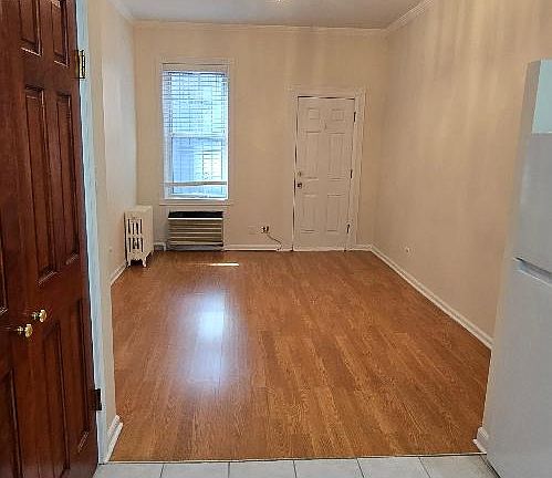 4th image of 349 E 61st St APT 1D