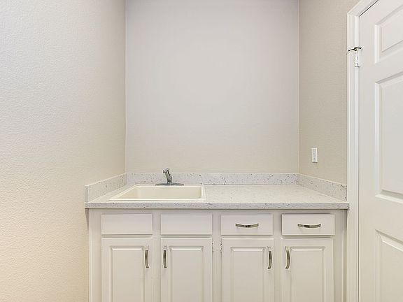 3rd image of 2270 Daybreak Dr
