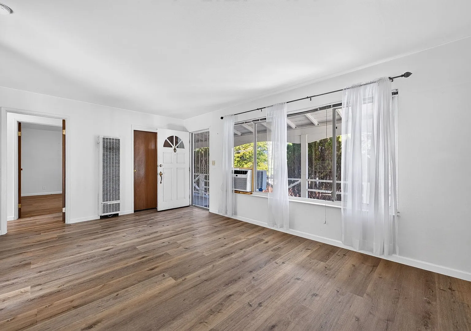 Walnut Creek 2BR Upper Unit with Huge Private Entertaining Patio! — Photo 3