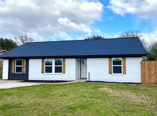 720 N Cummings Dr, Alvarado, TX 76009