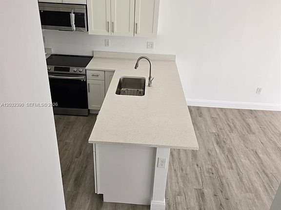 5th image of 4217 Gulfstream Rd