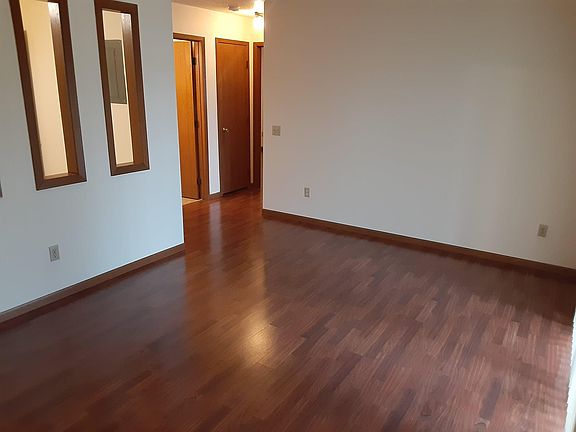 5th image of 702 Dutchman Dr #7
