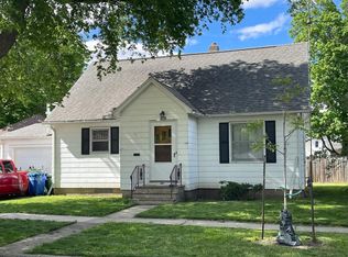 115 3rd Ave SE, Waverly, IA 50677