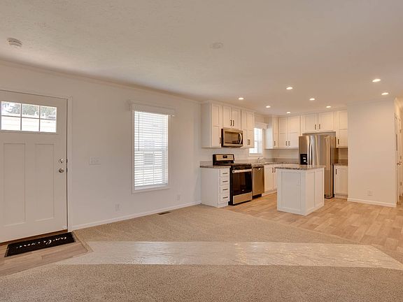 3rd image of 165 Kingsway Dr