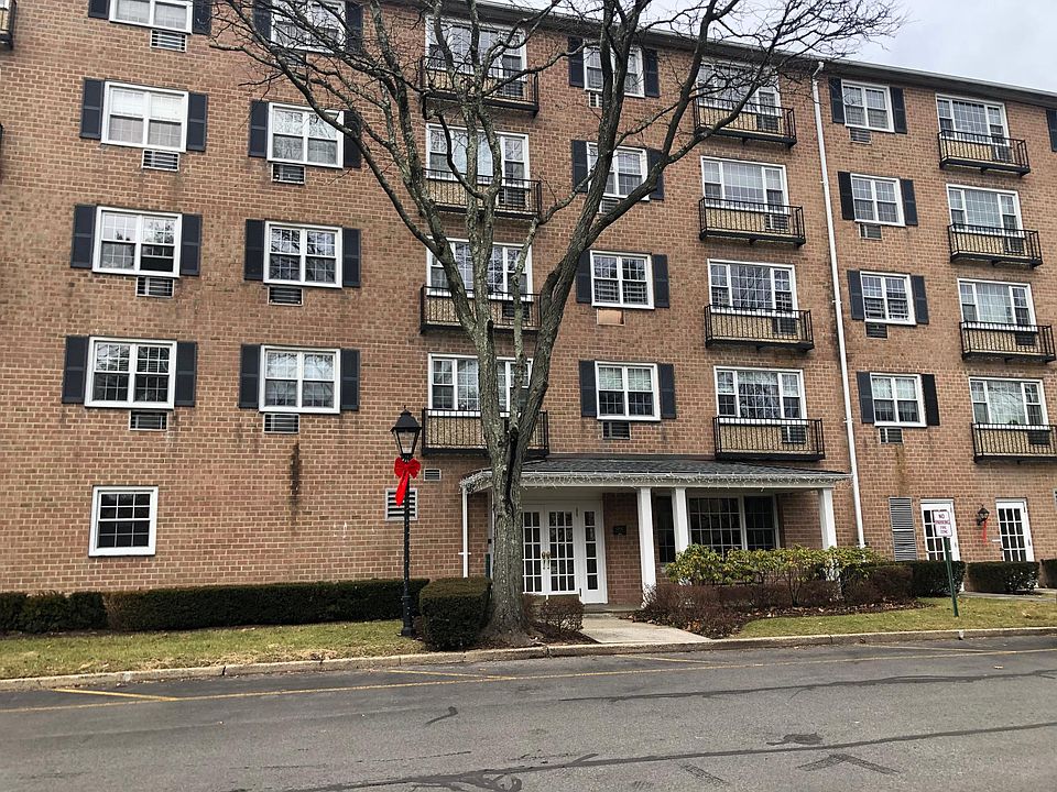 1st image of 1 Consulate Dr APT 1M