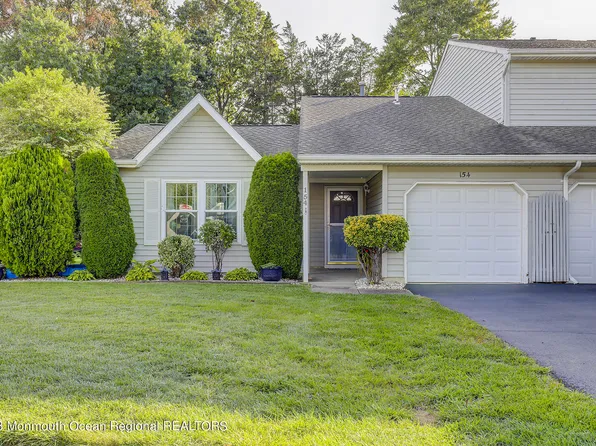 154 Harbor Circle, Freehold, NJ 07728