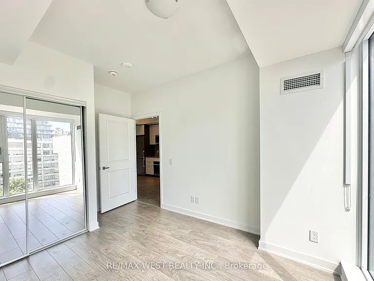 543 Richmond St W #808 — Photo 5