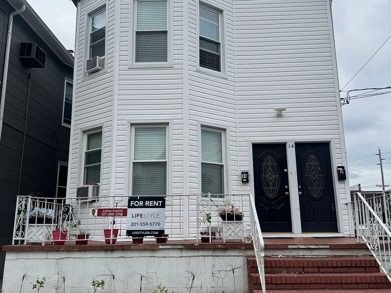 3 bed, $2,800 — Photo 1
