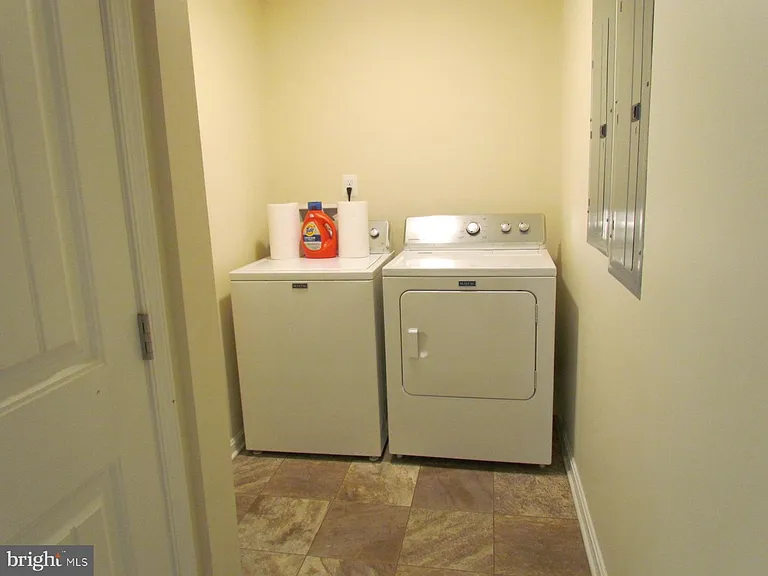 23220 Spalding Ln — Photo 14