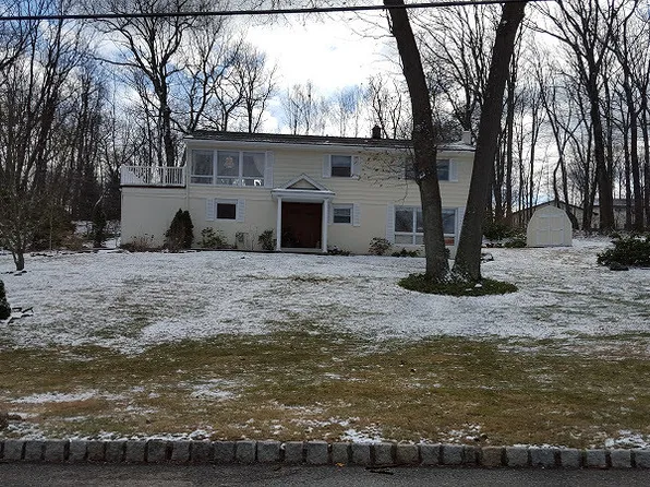 11 Graceview Dr, Kinnelon, NJ 07405