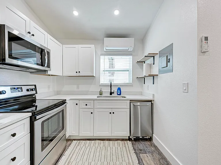 2302 Leon St #1 — Photo 6