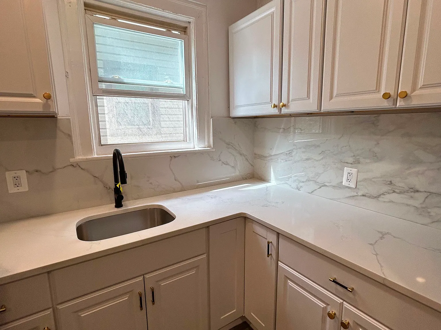 37 Armstrong Ave — Photo 4