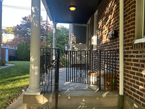 2nd image of 805 Glenview St #1