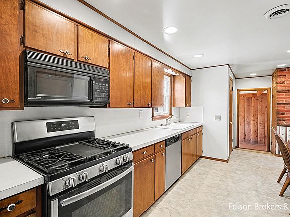 3rd image of 4732 Foxcroft Ave NW
