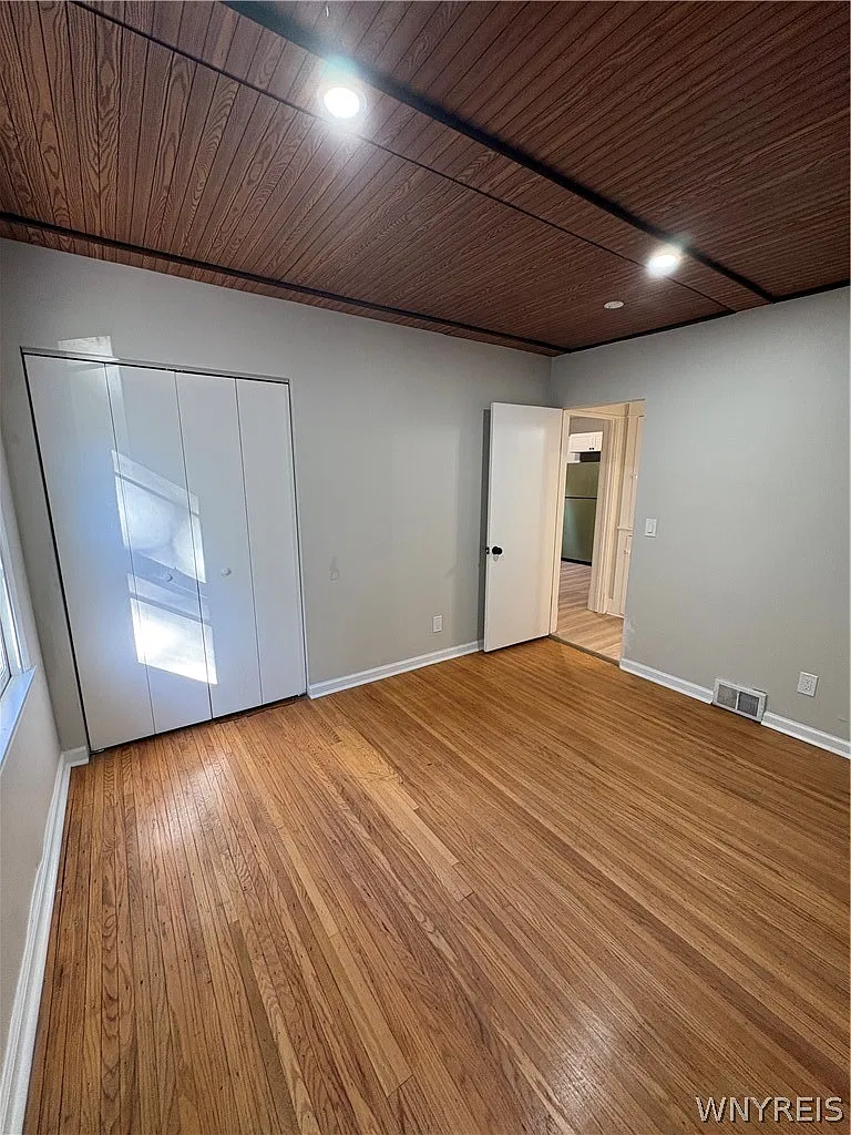 131 Crystal Ave — Photo 2