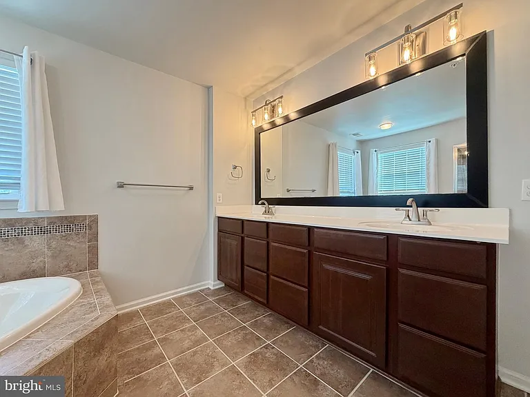 3429 Linden Grove Dr — Photo 49