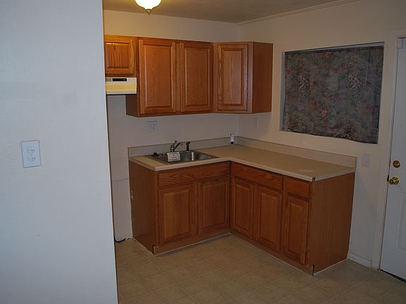 3rd image of 1911 S Knox Ct