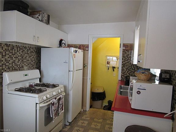 4th image of 15500 Fernway Dr