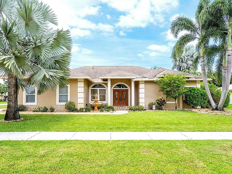 2665 Yarmouth Dr — Photo 3