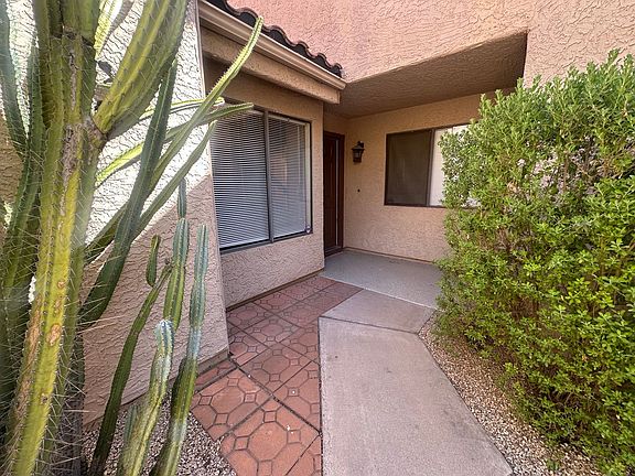 3rd image of 312 E Larkspur Ln