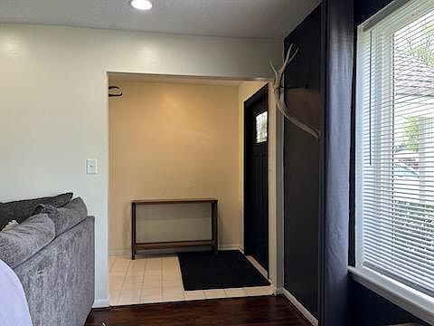 4th image of 5137 Holly Farms Dr