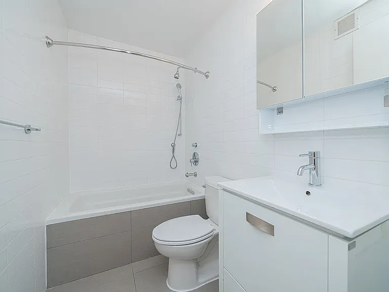 250 W 19th St #6L — Photo 4