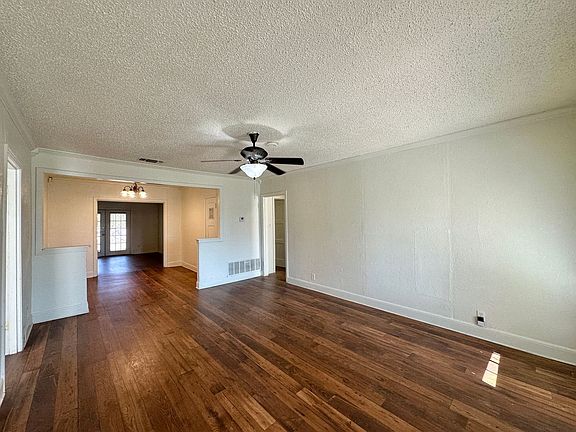 4th image of 801 W Green Ave