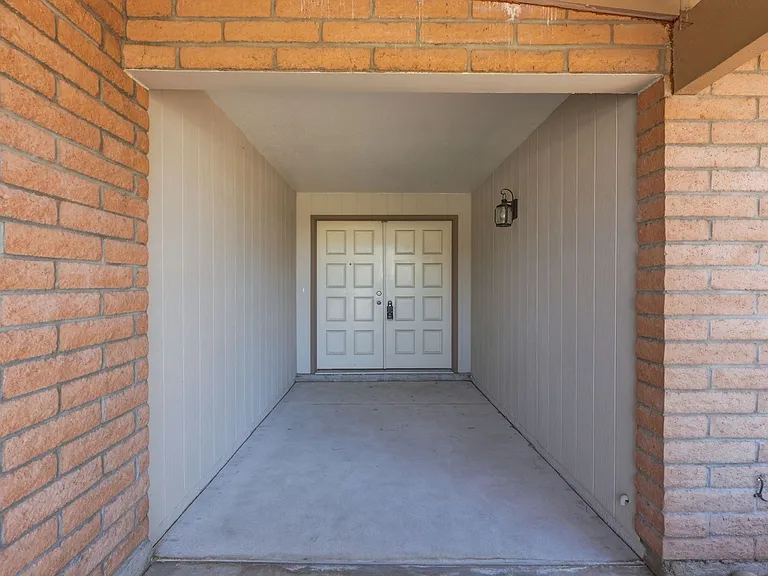 2920 N La Chiquita Ave — Photo 4