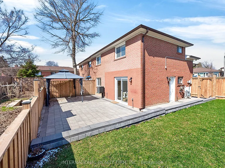 26 Dellbrook Cres — Photo 38