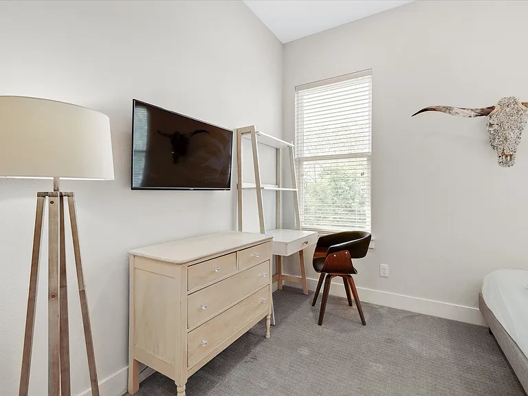 2421 Throckmorton St — Photo 28