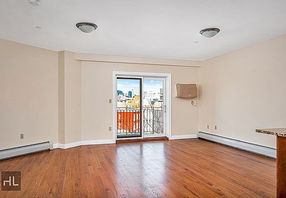 3rd image of 1203 Jackson Ave APT 5F